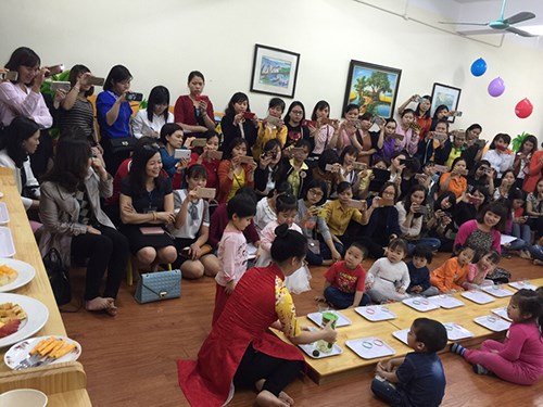 Trường MN Phúc Đồng tổ chức thành công kiến tập tiết thi đạt giải Nhất lứa tuổi nhà trẻ Hội thi Giáo viên dạy giỏi cấp Quận, năm học 2017-2018. 